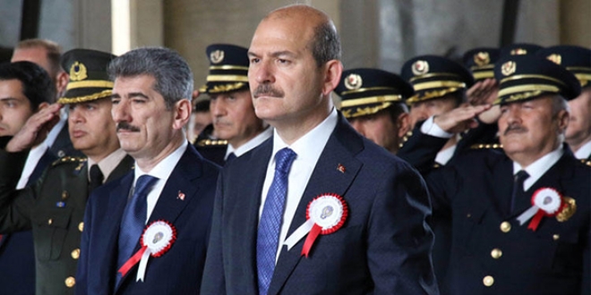 Bakan Soylu ve polisler, Anıtkabir'de