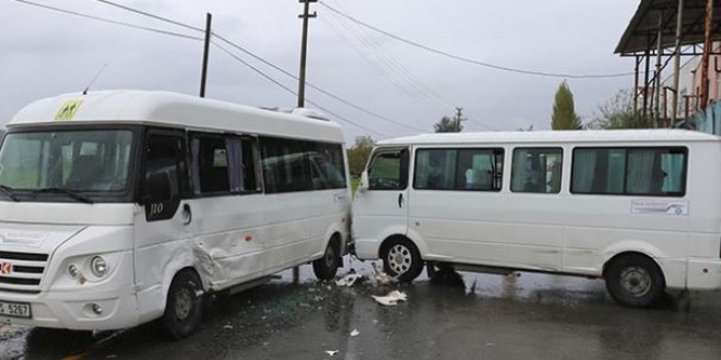Muğla'da öğrenci servisleri çarpıştı: 4 yaralı