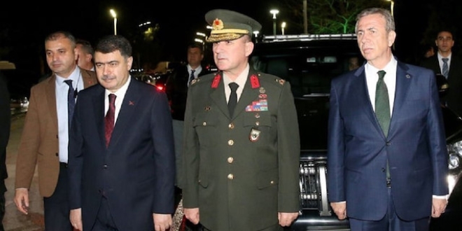 Erdoğan, Yavaş'ı görünce elini sıktı, 'hayırlı olsun' dedi