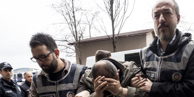 Başkent'te köpek zehirleyenler adliyeye götürüldü