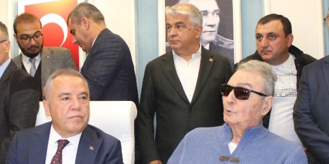 Deniz Baykal: Her seçim bir yenilenmedir