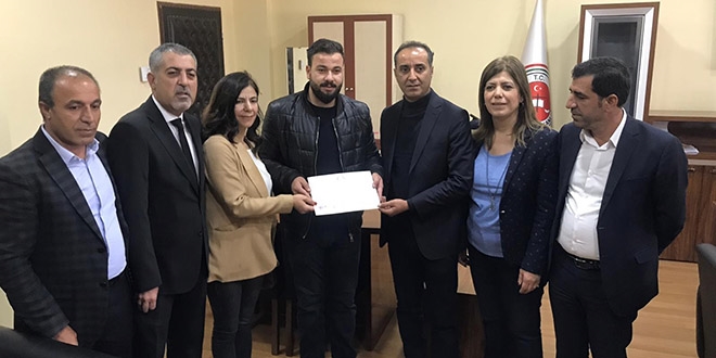 HDP'li Siirt Belediye Başkanı mazbatasını aldı