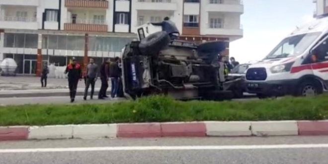 Siirt'te zırhlı polis aracı devrildi: 4 yaralı