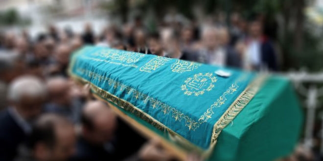 Eski muhtar arkadaşının mazbata sevincini yaşarken öldü