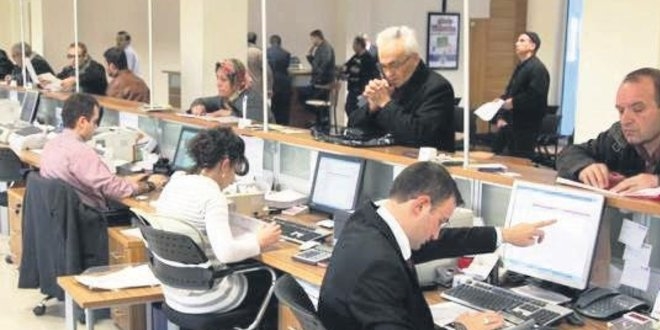 Müşterilerini soyan bankacı ağır cezada yargılanıyor