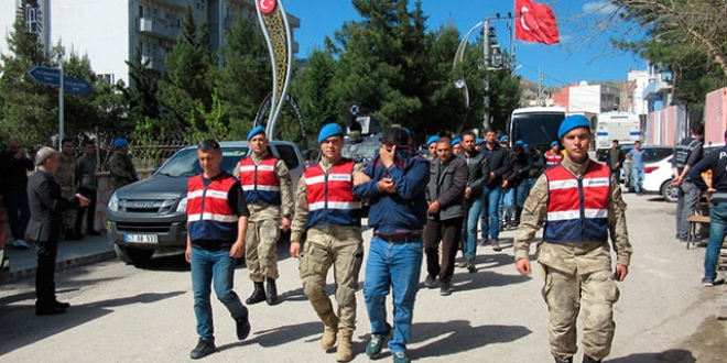 2,5 milyon dolar gasbeden soyguncular yakalandı