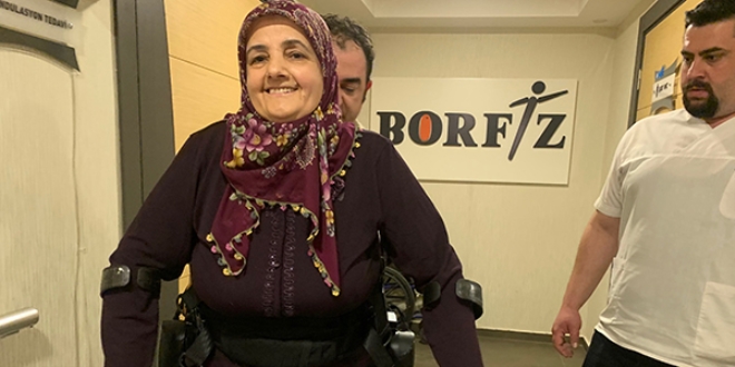 Robotik cihazla yeniden yürüdü