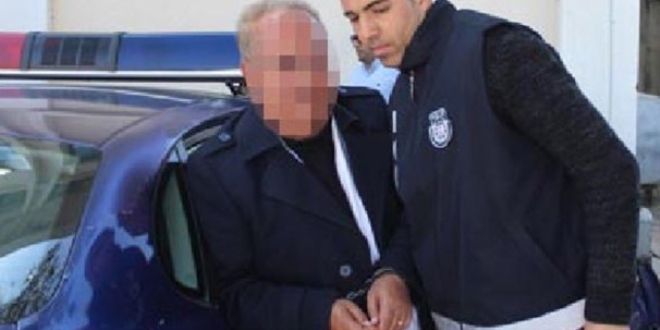 Profesör 'cinsel taciz'den gözaltında