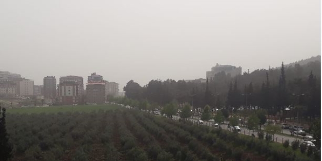 Hatay semalarını toz bulutları kapladı