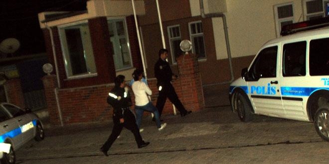 Torununun rehin aldığı kadını polis kurtardı