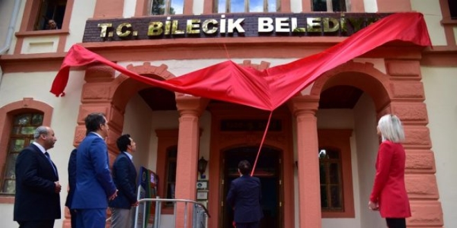 Bilecik Belediyesi, tabelayı kaldırdı, T.C. koydu