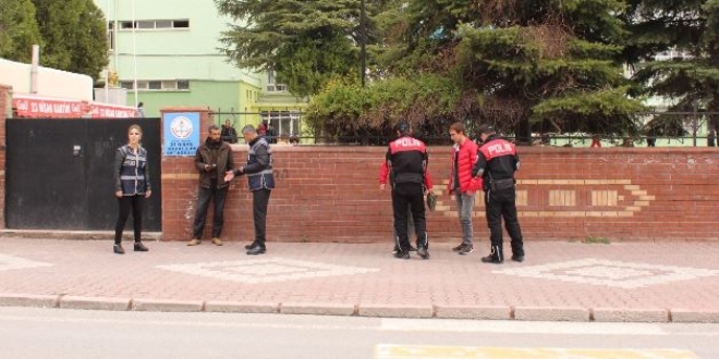 Polis, okul önlerinde önlem alıyor