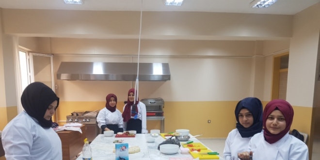 Lisenin kazanı ihtiyaç sahibi aileler için kaynıyor