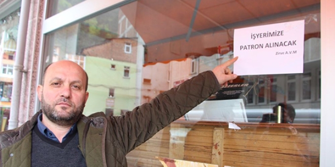 İşçi bulamayan market sahibi çareyi patron aramakta buldu