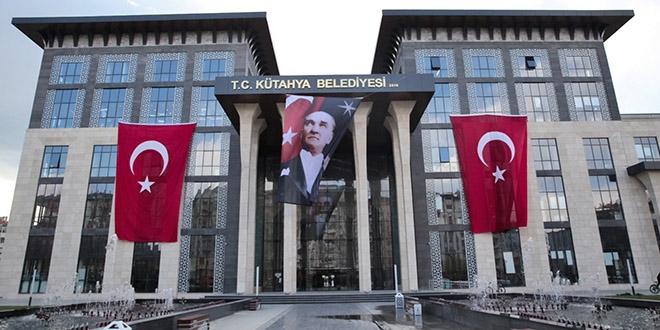 Kütahya Belediyesi tabelasına T.C. ibaresi eklendi