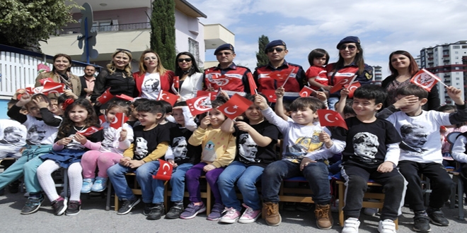 Jandarmadan çocuklara sürpriz