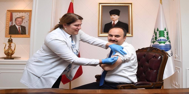 Makamda aşı oldular
