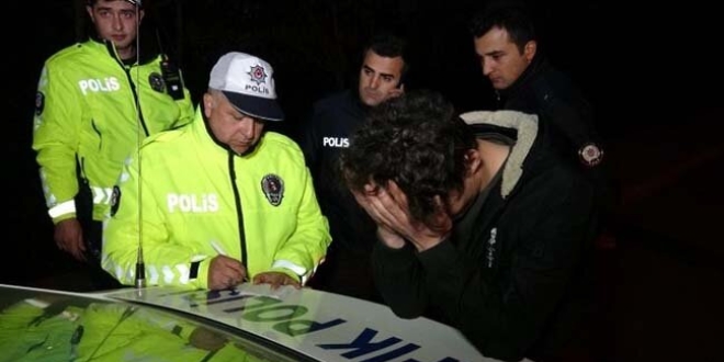 Trafikteki gece denetiminde fıkra gibi diyaloglar