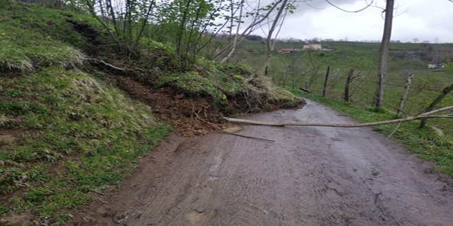 Ordu'da heyelan sonucu yollar gt