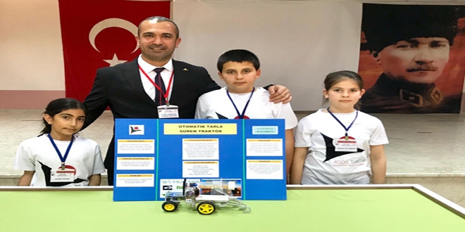 Ortaokul öğrencileri görme engelliler için titreşimli şapka yaptı