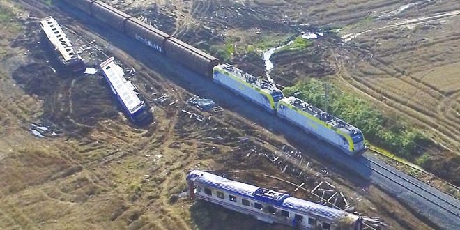 Tren kazasında hayatını kaybedenlerin ailelerinden sessizlik eylemi