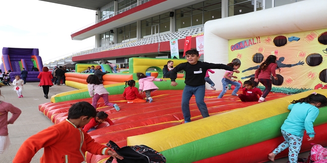 'Cümbür Cemaat Festivali' çocukların yüzünü güldürdü