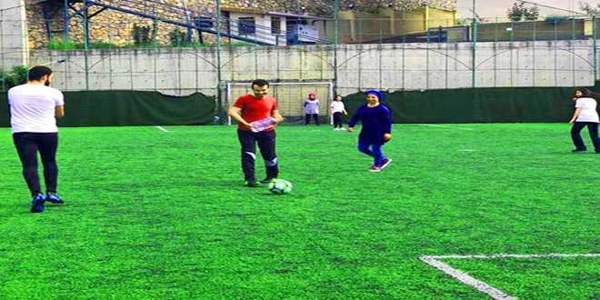 Ellerinde su bidonlarıyla maç yaptılar