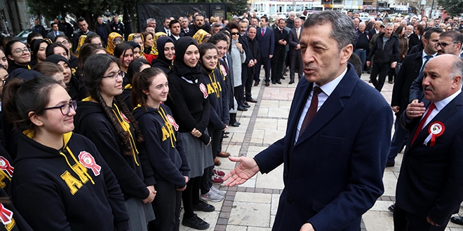 Milli Eğitim Bakanı sordu: Müdür mü büyük, bakan mı?