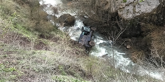 Giresun'da zırhlı polis aracı devrildi: 6 yaralı