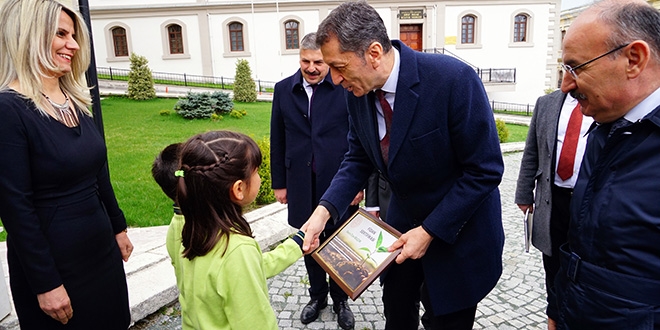 Bakan Selçuk, öğretmenlerle bir araya geldi