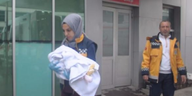 Anne öldü, eşi ve 4 aylık bebeği ağır yaralandı
