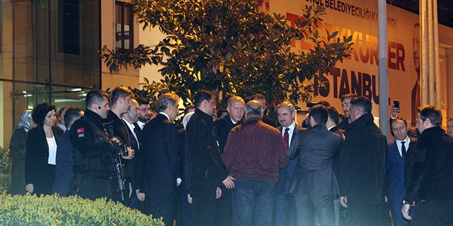 Erdoğan, AK Parti İstanbul İl Başkanlığı'ndan ayrıldı
