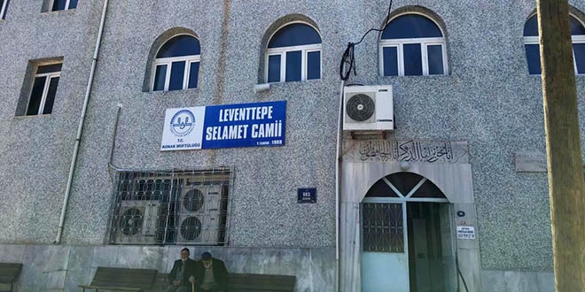 İzmir'de gece yarısı ezan okundu, mahalleli şoke oldu