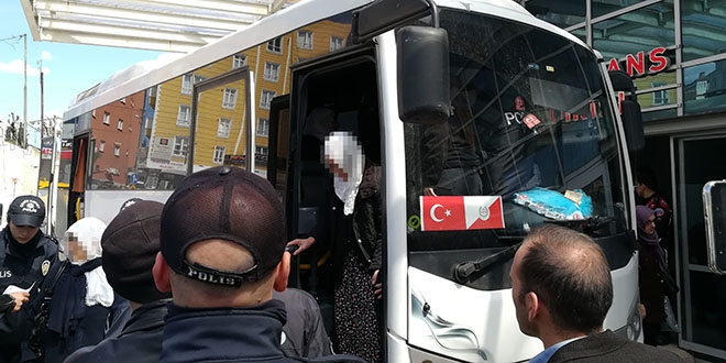 Cezaevi önünde toplanan kalabalığa müdahale: 12 gözaltı