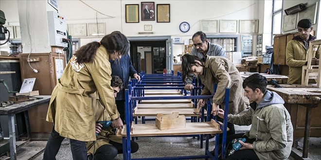 Afrin'in okul sırası Hataylı öğrencilerden
