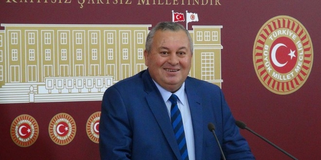 MHP'li Enginyurt Tanrı Dağı'nda uludu