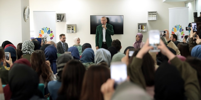 Erdoğan saldırıya uğrayan TÜRGEV yurdunu ziyaret etti