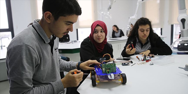 Fen lisesi öğrencileri bilim zirvesinde buluşuyor