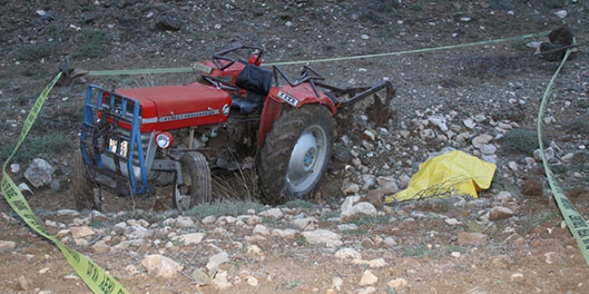 Burdur'da devrilen traktörün sürücüsü öldü