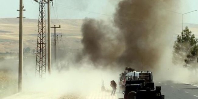 Mardin'de askeri aracn geii srasnda patlama