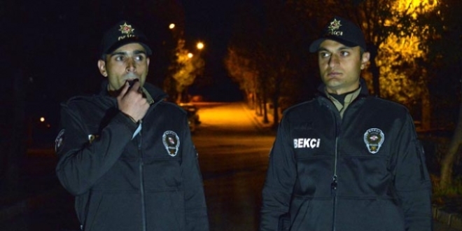 Bekçiler FETÖ firarisi zanlıyı yakaladı