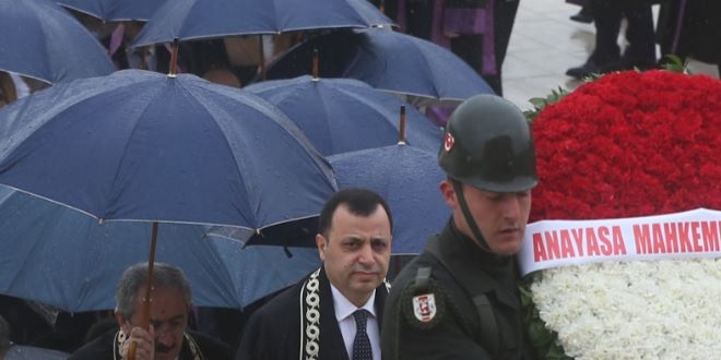 AYM Başkanı Zühtü Arslan Anıtkabir'de