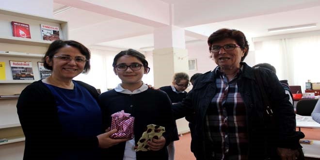 Kütüphanenin bir günlük müdürü mesaiye başladı
