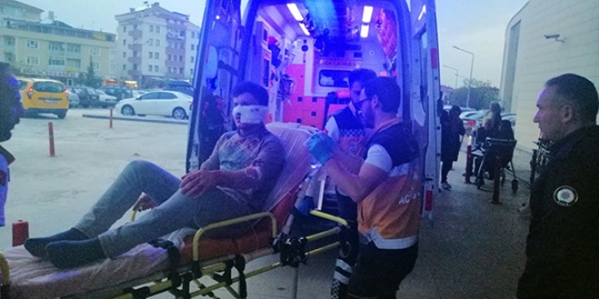 Arkadaşının kulağını kesti