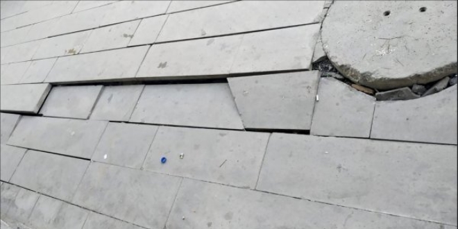 Esenyurt'ta bir cadde çatladı: 34 bina boşaltıldı