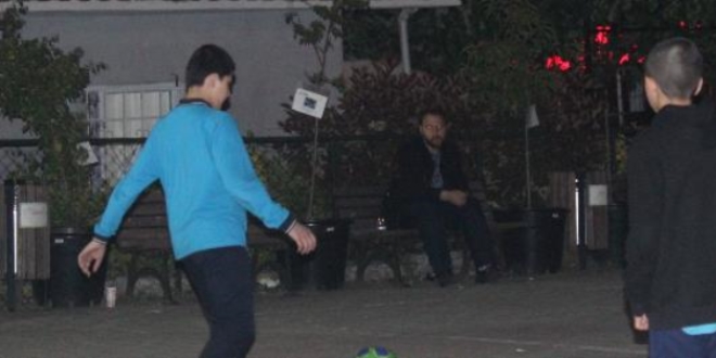 Esenyurt'ta çocuklar krizi eğlenceye dönüştürdü