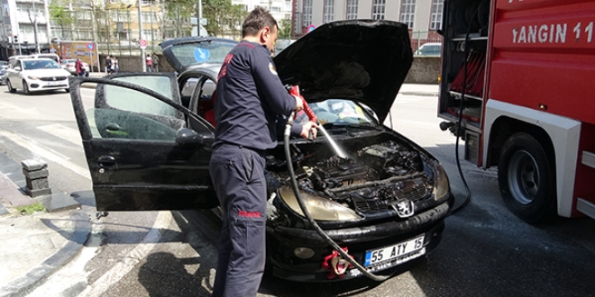 Benzin aldıktan 5 dakika sonra otomobili yandı