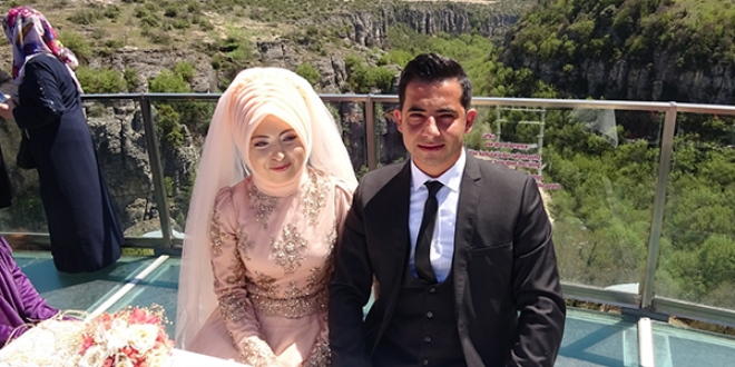 Nikahları 80 metre yükseklikteki Cam Teras'ta kıyıldı