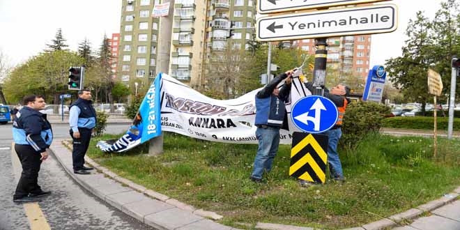 Ankara Zabıtası'ndan afiş temizliği