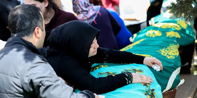 Yürekler yandı! 3'ü çocuk, 7 kişi böyle uğurlandı